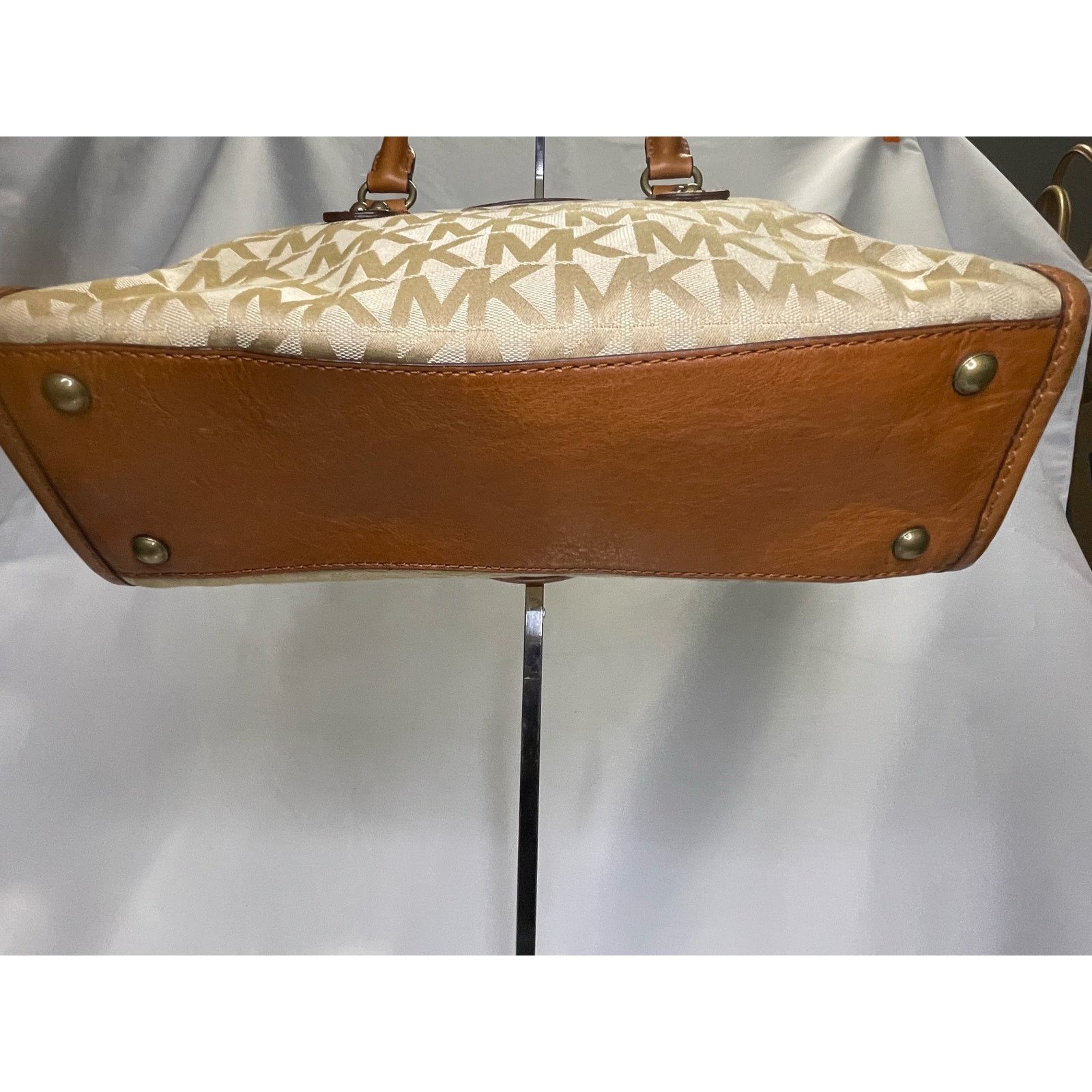 Michael Kors Michael Kors Signature Monogram Satchel Bag in Tan and Brown Size ONE SIZE - 6 Thumbnail