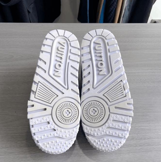 Louis Vuitton Louis Vuitton low-top sneakers 43.5 Size US 10.5 / EU 43-44 - 4 Thumbnail