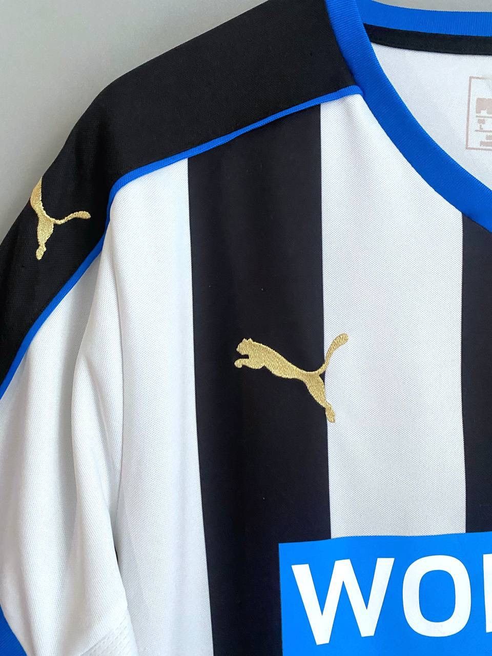 Puma FC Newcastle United 2015/16 Home Soccer Jersey, Size L Size US L / EU 52-54 / 3 - 5 Thumbnail