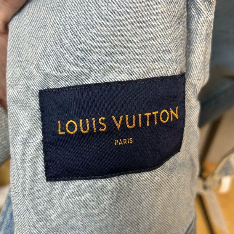 Louis Vuitton Louis Vuitton Blue listed denim jacket Size US S / EU 44-46 / 1 - 3 Thumbnail