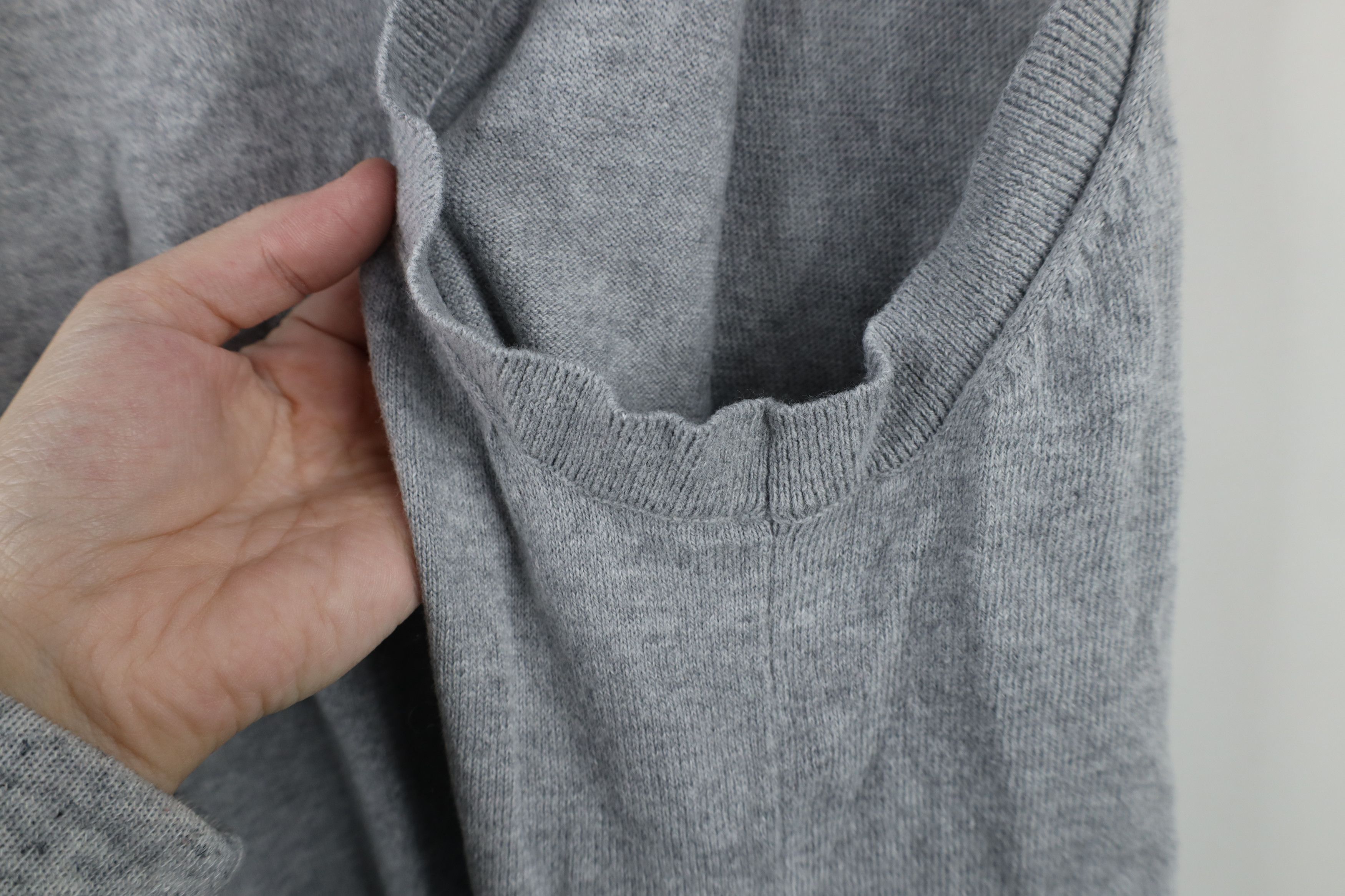 L.L. Bean × Vintage Vintage LL Bean Cashmere Knit V-Neck Sweater Vest Gray Size US XL / EU 56 / 4 - 6 Thumbnail