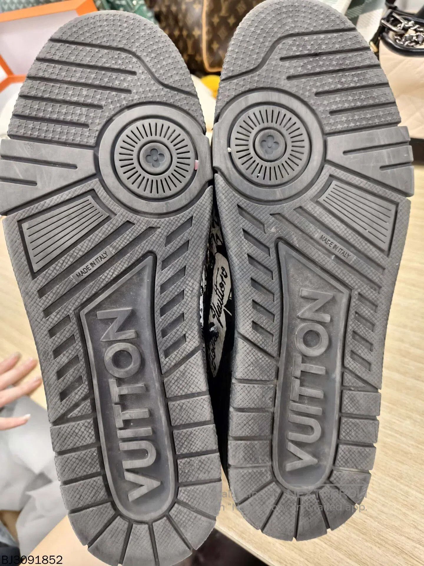 Louis Vuitton louis vuitton trainer graphic sneakers. Size US 8 / EU 41 - 7 Thumbnail