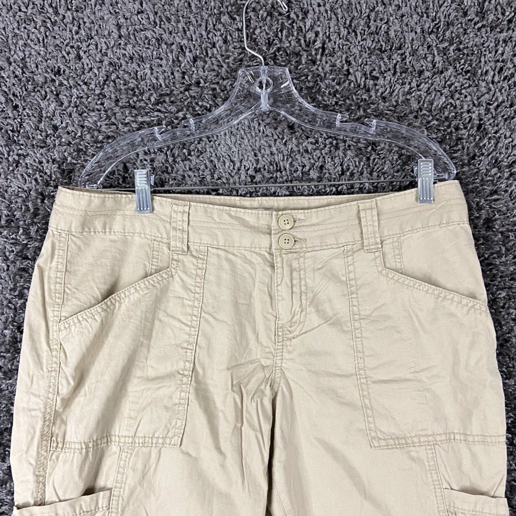 Old Navy Old Navy Shorts Adult 12 Beige Capri Bermuda Womens Size 34" / US 12 / IT 48 - 5 Thumbnail