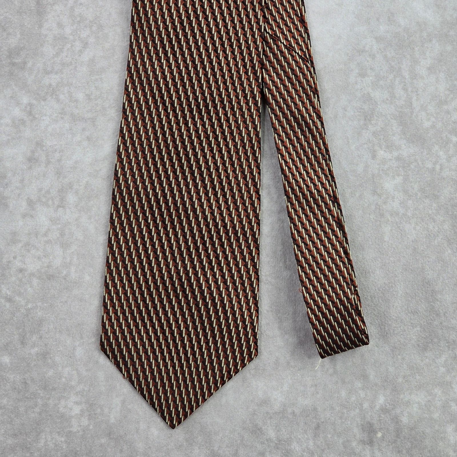 Geoffrey Beene Geoffrey Beene Brown 100% Silk Men's Neck Tie NWOT Size 30 - 2 Thumbnail