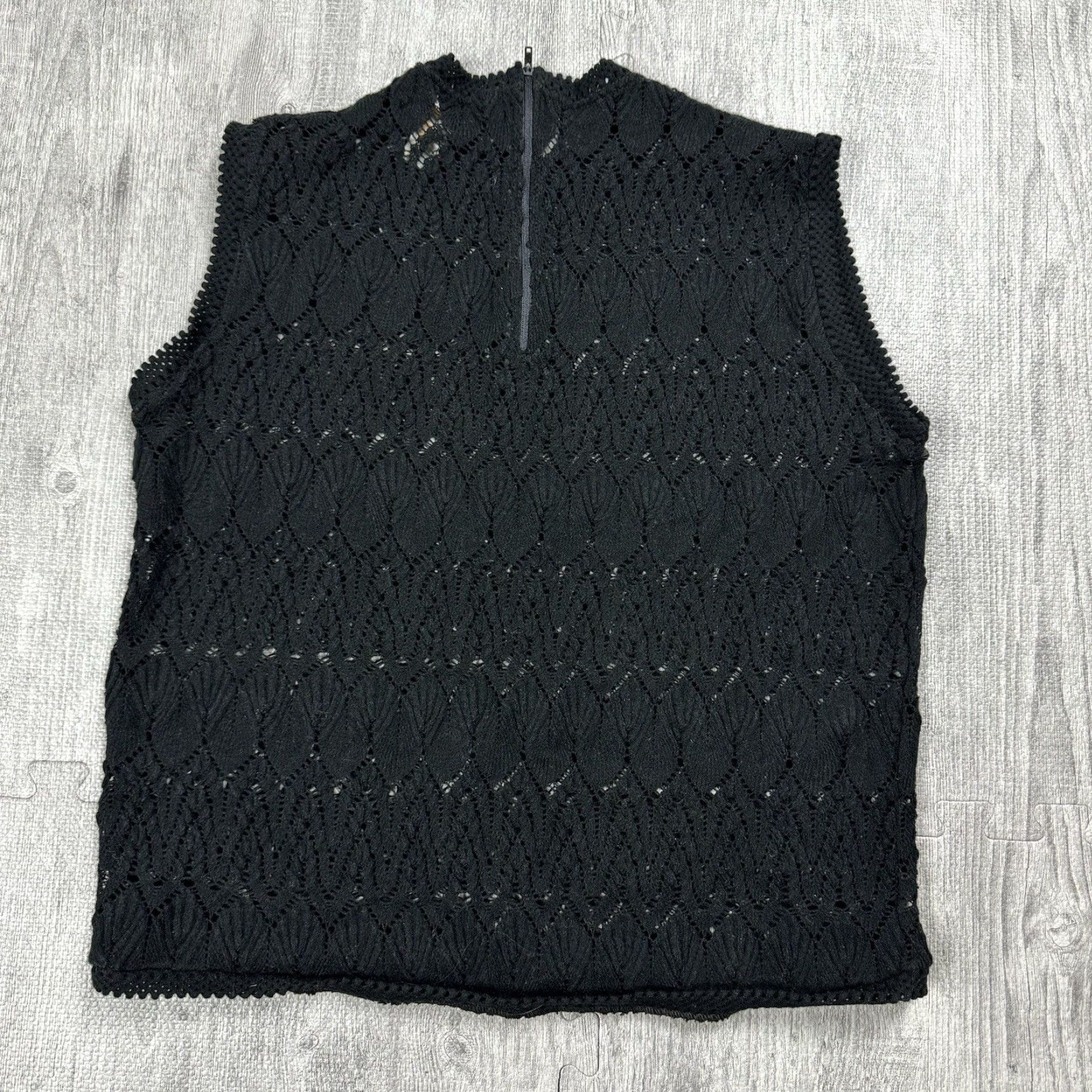 Vintage VINTAGE Macy's Women’s Sleeveless Back Zip Sheer Knit Vest Lace Black, Boho Chic, Open-Knit, Size S (Adult) Women Size S / US 4 / IT 40 - 5 Thumbnail