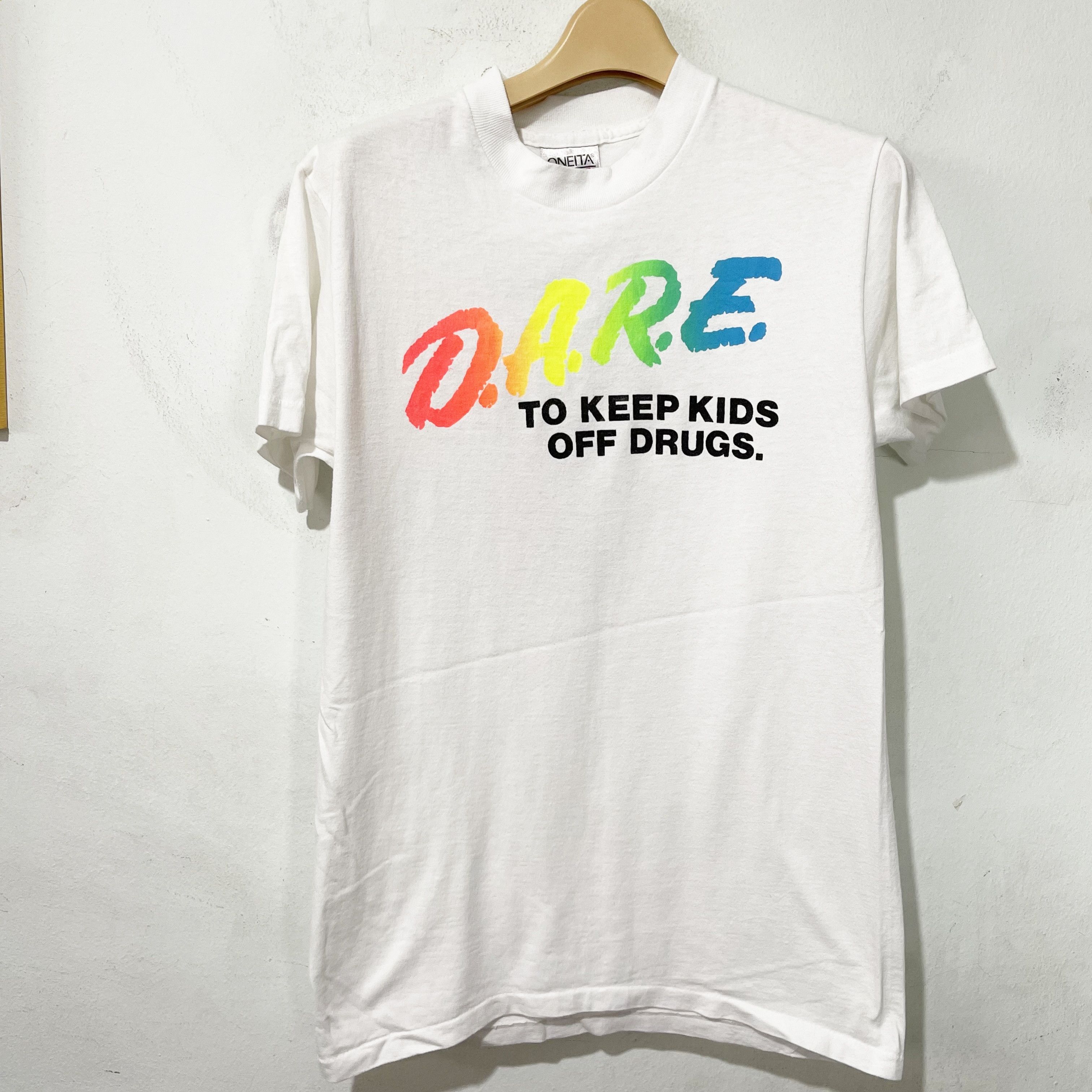 D.A.R.E Vintage 90s D.A.R.E. Say No to Drugs Rainbow Shirt Size US S / EU 44-46 / 1 - 1 Thumbnail