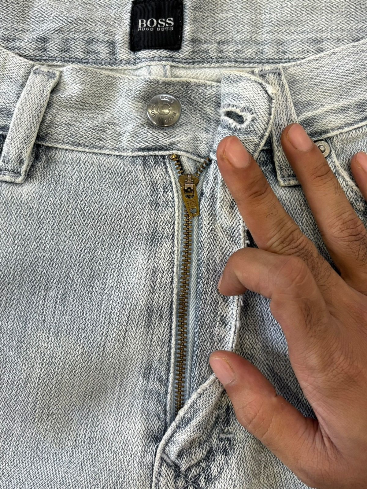 Hugo Boss Vintage Hugo Boss Faded Wash Baggy Jeans Size US 31 - 3 Thumbnail