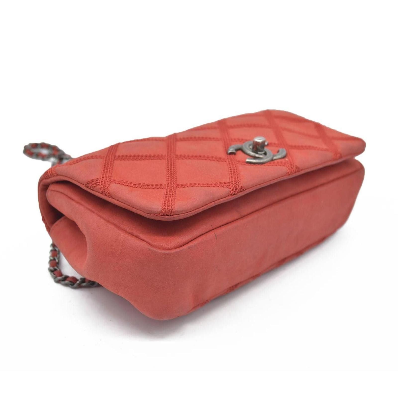 Chanel $3700 Chanel Small Diamond Stitch Flap Bag 2013 Size ONE SIZE - 4 Thumbnail