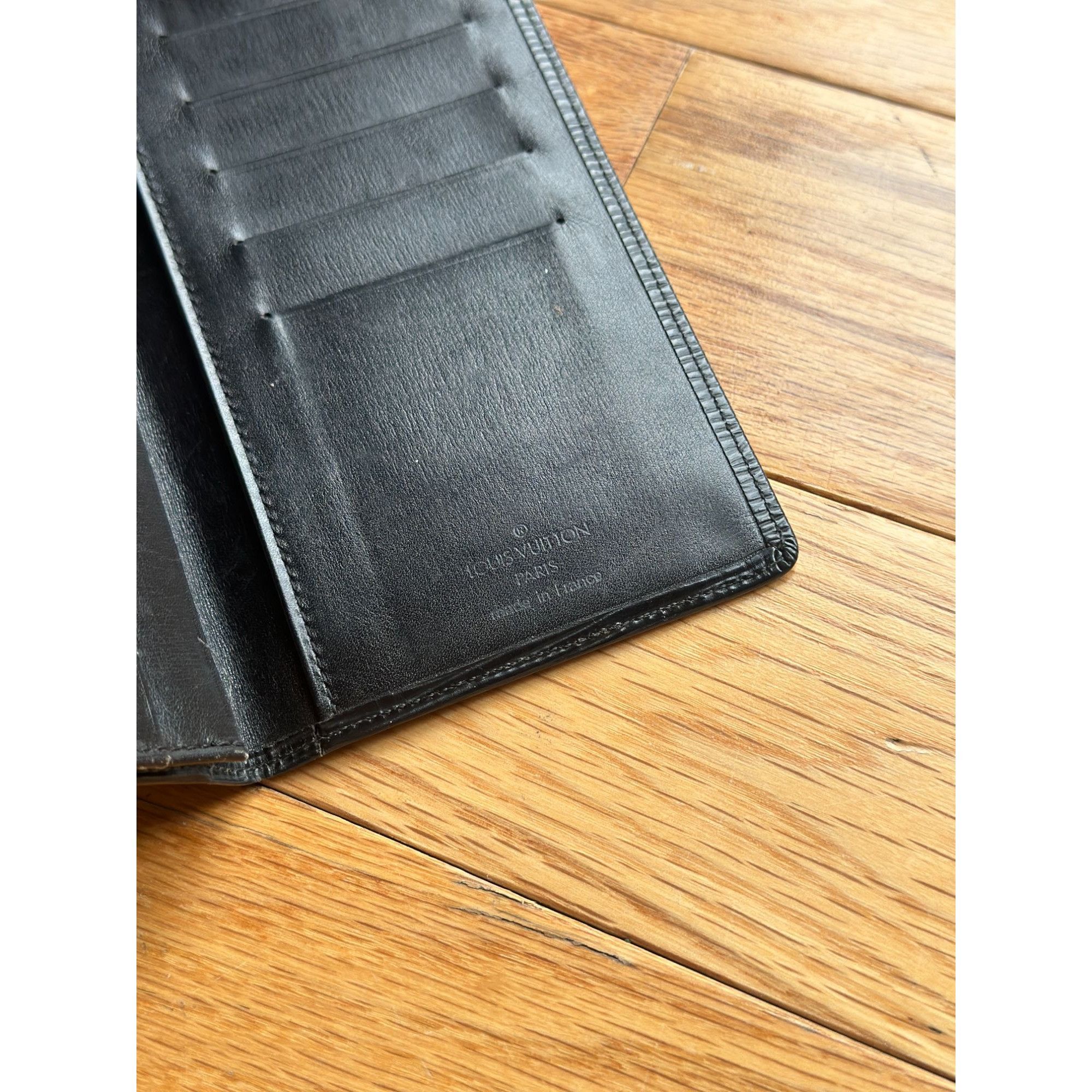 Louis Vuitton AUTHENTIC LOUIS VUITTON PORTE CARTES CREDIT M63212 NOIR EPI Size ONE SIZE - 6 Thumbnail