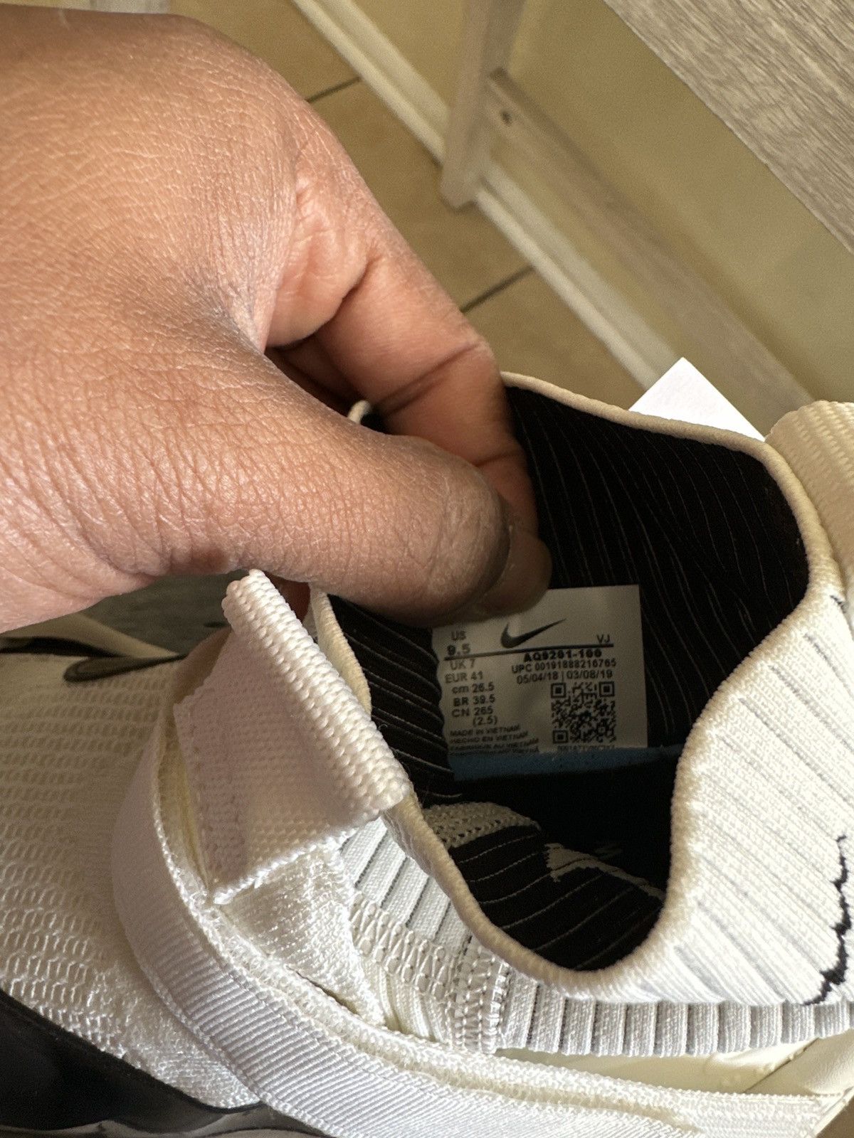 image of Mmw Free Tr Flyknit 3 Shoes in White/Black, Men's (Size 8)