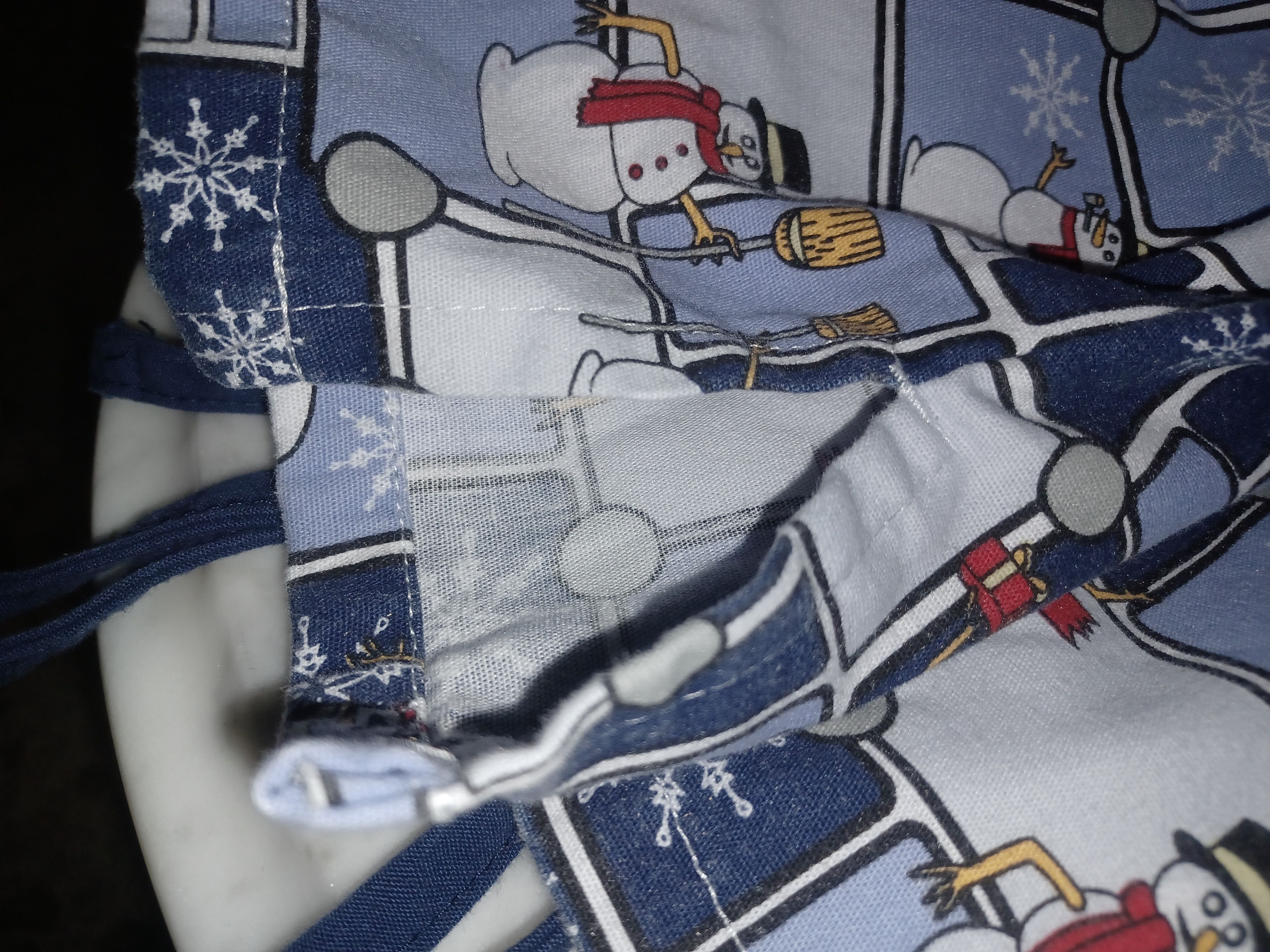 Other Women's Scrub Top Christmas/Winter Theme 2X Lots of Blue Size XXL / US 16-18 / IT 52-54 - 5 Thumbnail