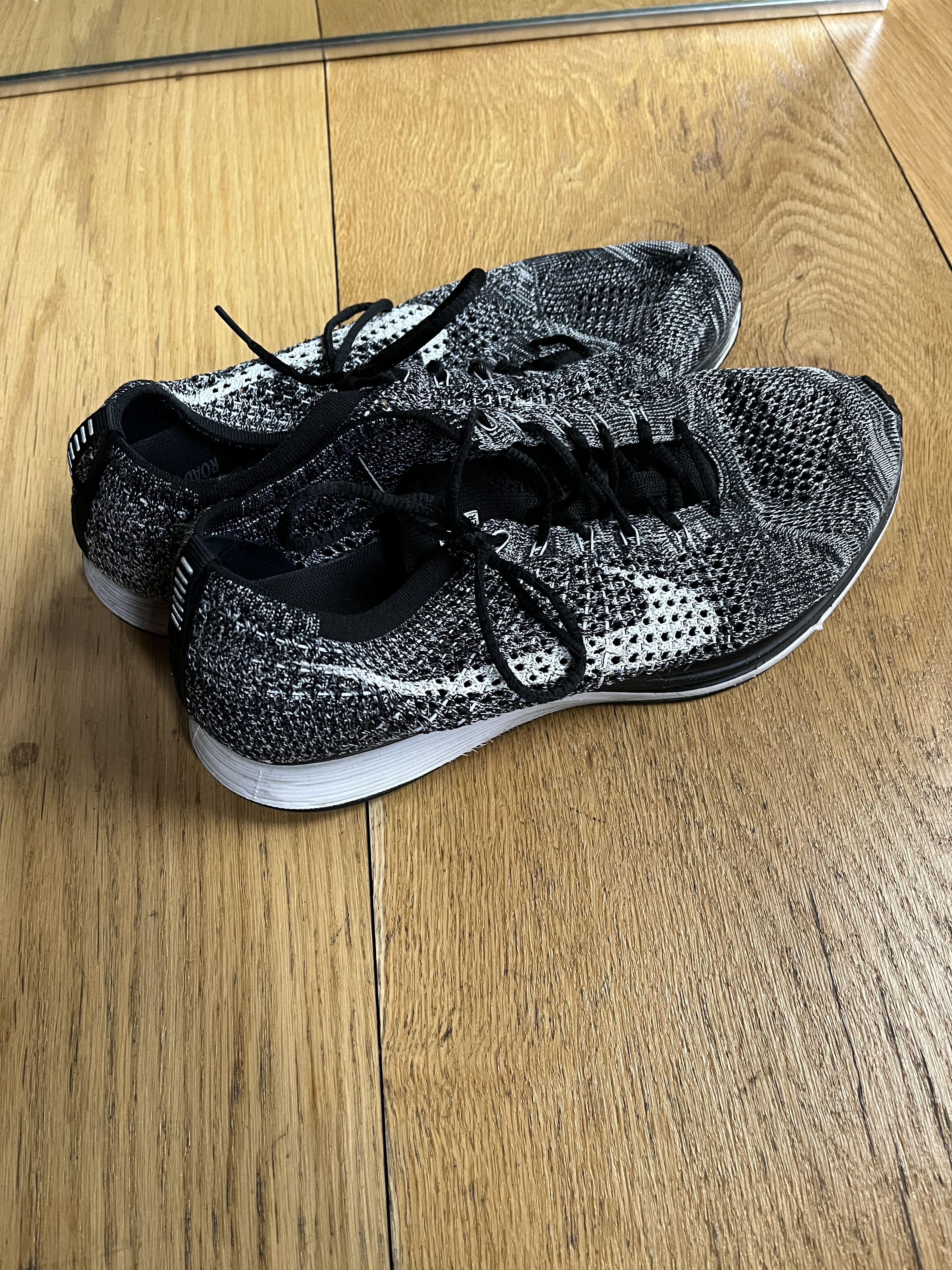 Nike Flyknit Racer Oreo 2.0 Size US 9.5 / EU 42-43 - 4 Thumbnail