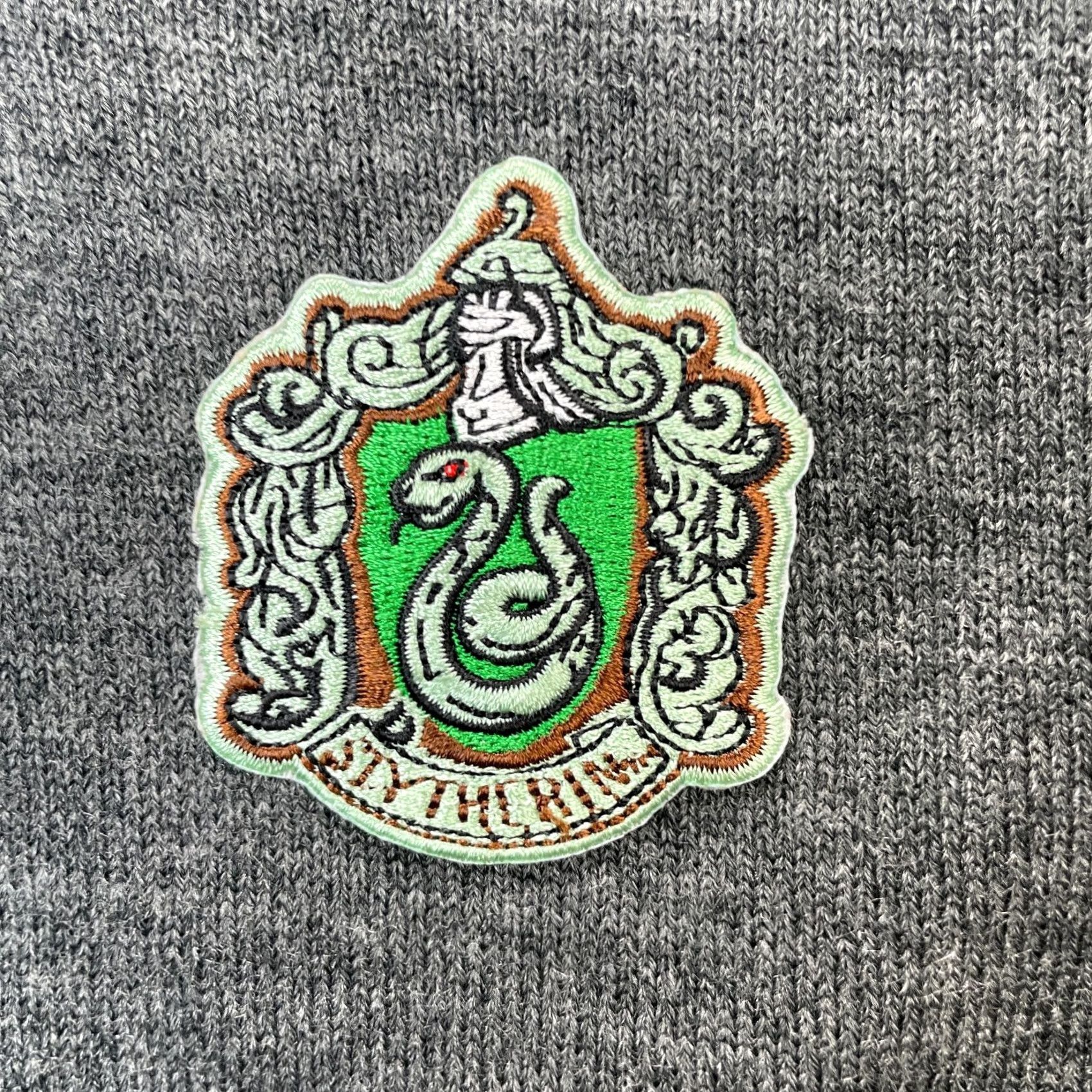 Vintage VINTAGE Harry Potter Sweater Mens Small Gray Slytherin Logo Tight Knit Pullover Size US S / EU 44-46 / 1 - 2 Thumbnail