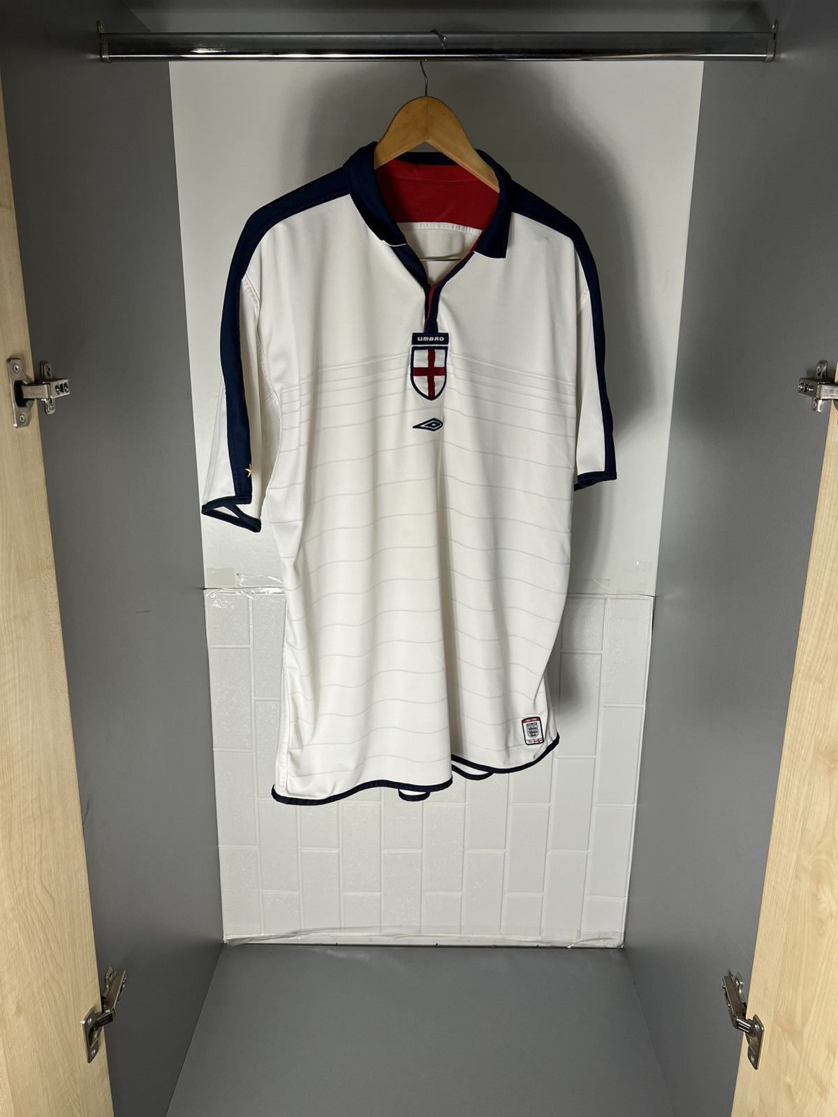 Umbro VINTAGE UMBRO ENGLAND RETRO SOCCER JERSEY MANCHESTER Y2K 90s Size US XXL / EU 58 / 5 - 2 Thumbnail