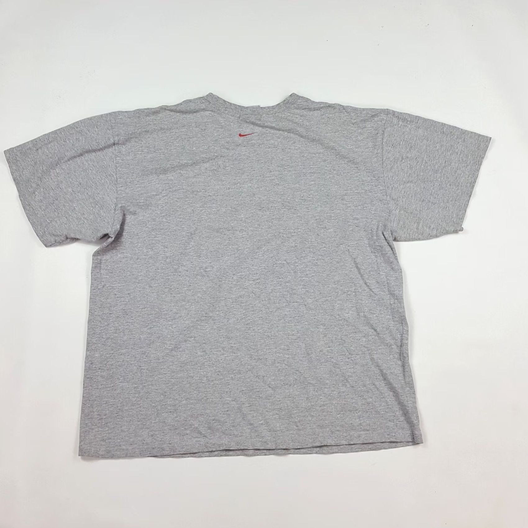 Nike VINTAGE Nike Football Play Hard Men's Large Gray T Shirt Faded Retro Y2K Sports Fan Shirt Size US L / EU 52-54 / 3 - 5 Thumbnail