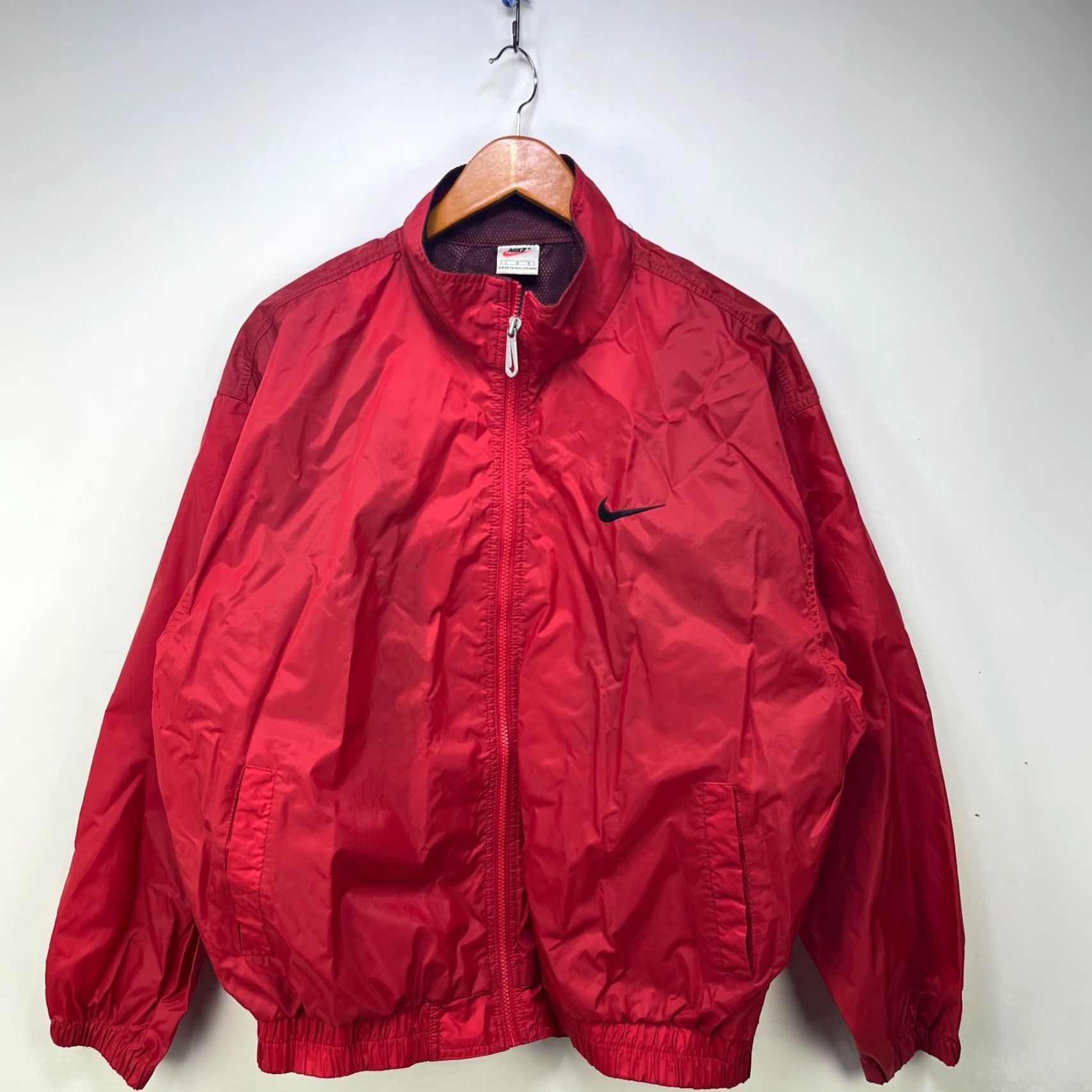 Nike Vintage Nike Swoosh Windbreaker Jacket L Red Men Size US L / EU 52-54 / 3 - 2 Thumbnail