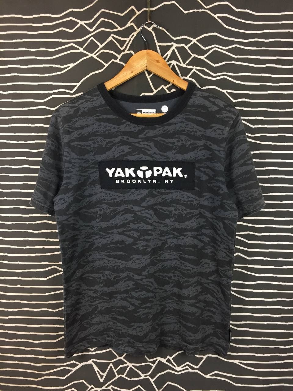 Japanese Brand Yak Pak Brooklyn NY Box Logo Camouflage Tee Size S Size US S / EU 44-46 / 1 - 1 Thumbnail