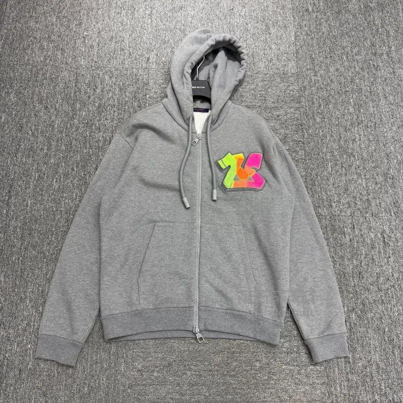 Louis Vuitton Louis Vuitton Graffiti embossed logo hooded sweatshirt Size US M / EU 48-50 / 2 - 1 Thumbnail