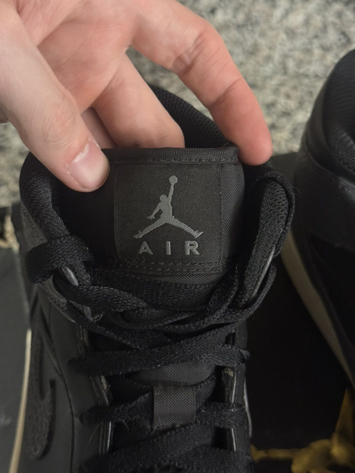 Jordan Brand × Nike Jordan 1 Mid Dark Grey 2018 554724-041 Size 10.5 OG RARE Size US 10.5 / EU 43-44 - 9 Thumbnail
