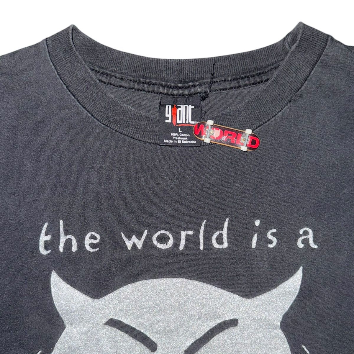Vintage Vintage 90s The Smashing Pumpkins The World Is A Vampire Tee Size US L / EU 52-54 / 3 - 8 Thumbnail