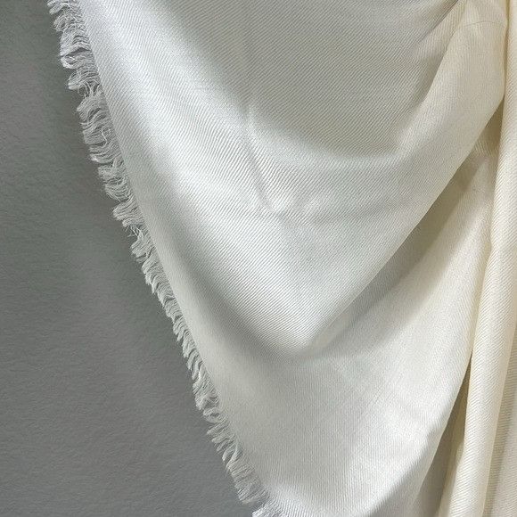 Loro Piana Loro Piana Cashmere Silk Fringe Cream Scarf Stole Wrap Size ONE SIZE - 2 Thumbnail