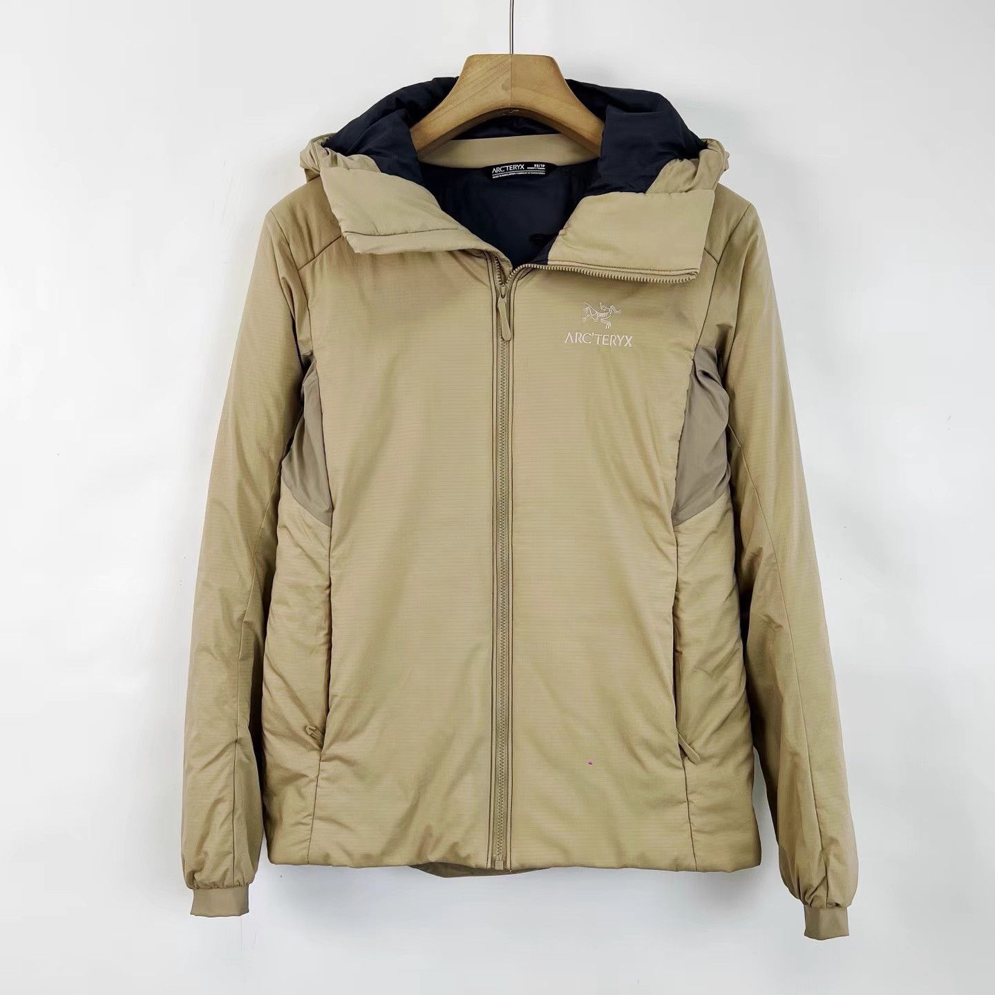 Arc'teryx Arc'teryx Solid Logo Embroidered Hooded Insulated Jacket Size US XS / EU 42 / 0 - 1 Thumbnail