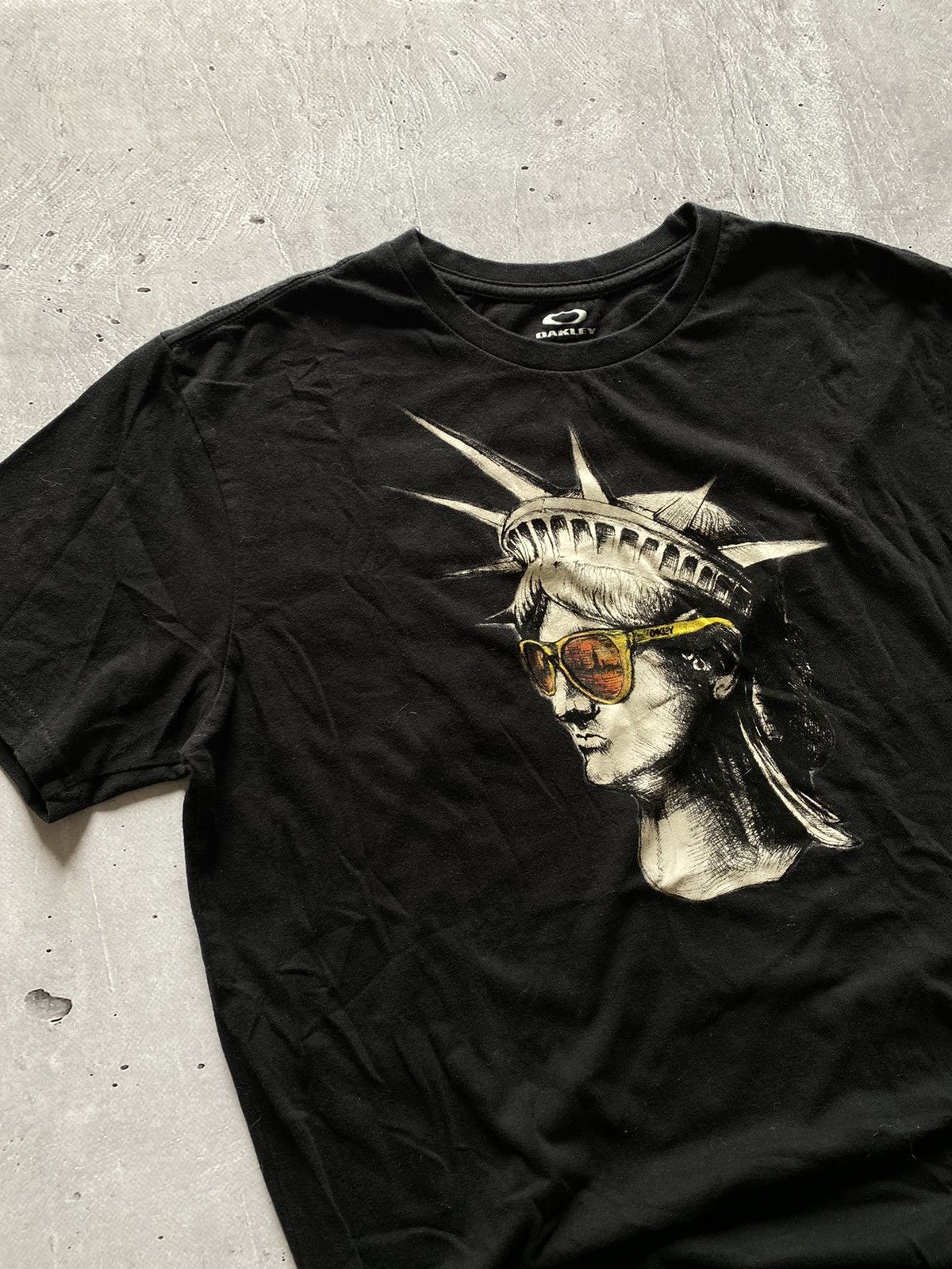 🥶Rare Oakley Statue of Liberty shirt Vintage Y2K Retro Hype
