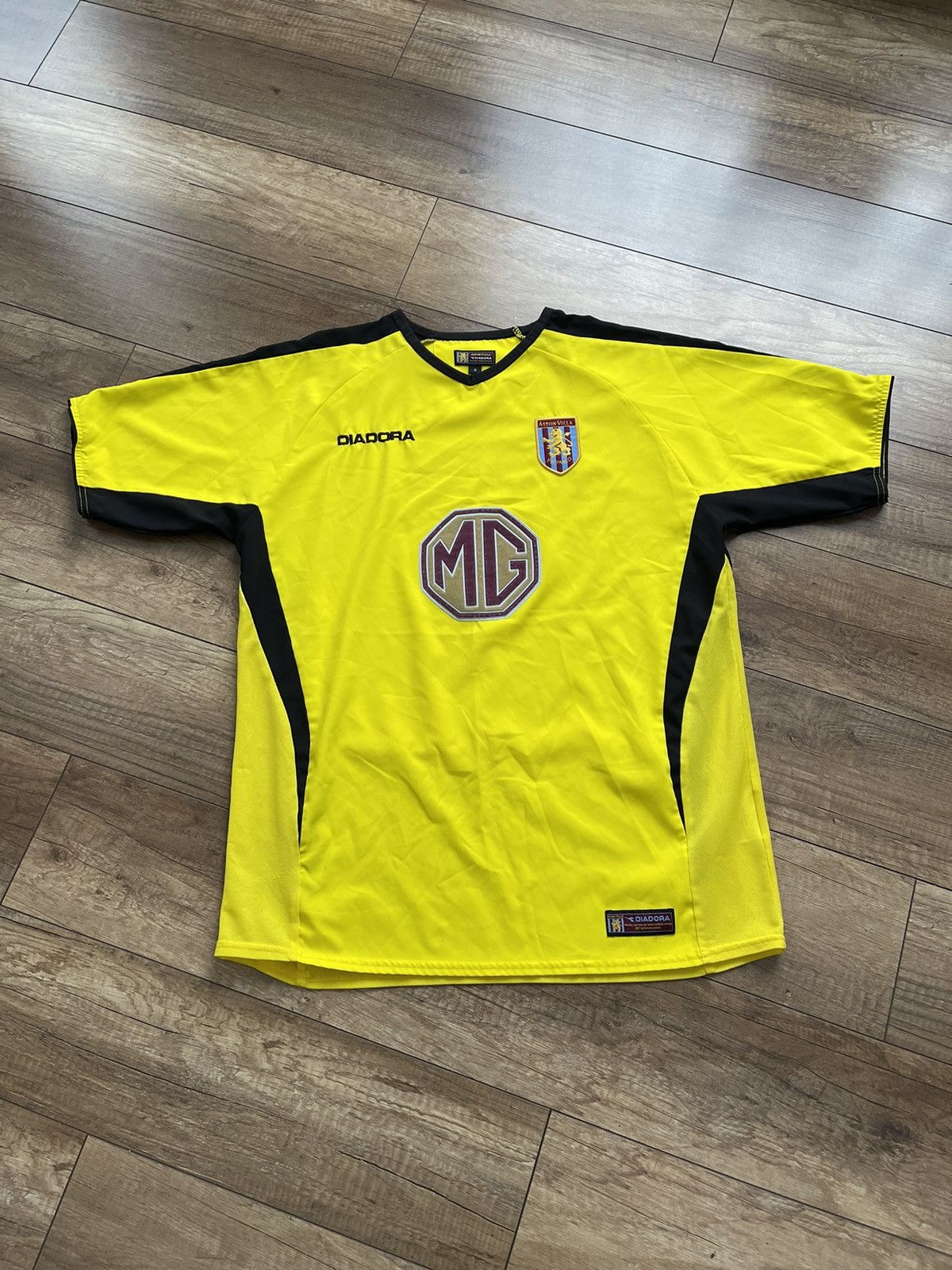 Diadora 2003/2004 Diadora Aston Villa Vintage Soccer Jersey T-Shirt Size US M / EU 48-50 / 2 - 2 Thumbnail