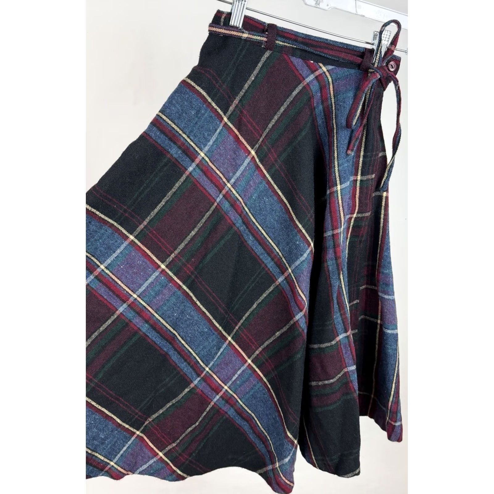 Vintage Vintage Plaid Midi Skirt Womens XXS 22" High Waist Wool Blend Fuzzy Tartan 70s Size 24" / US 00 / IT 34 - 4 Thumbnail