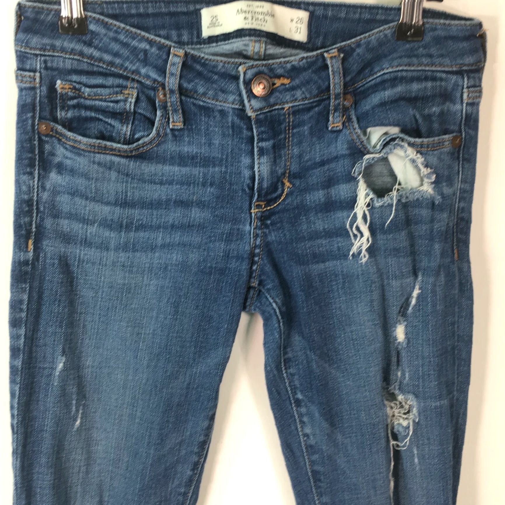 Abercrombie & Fitch Abercrombie & Fitch Jeans Skinny Women Blue 2S Regular 29in Inseam Distressed 5-Pocket Denim Jeans Mens Womens? Size 26" / US 2 / IT 38 - 3 Thumbnail