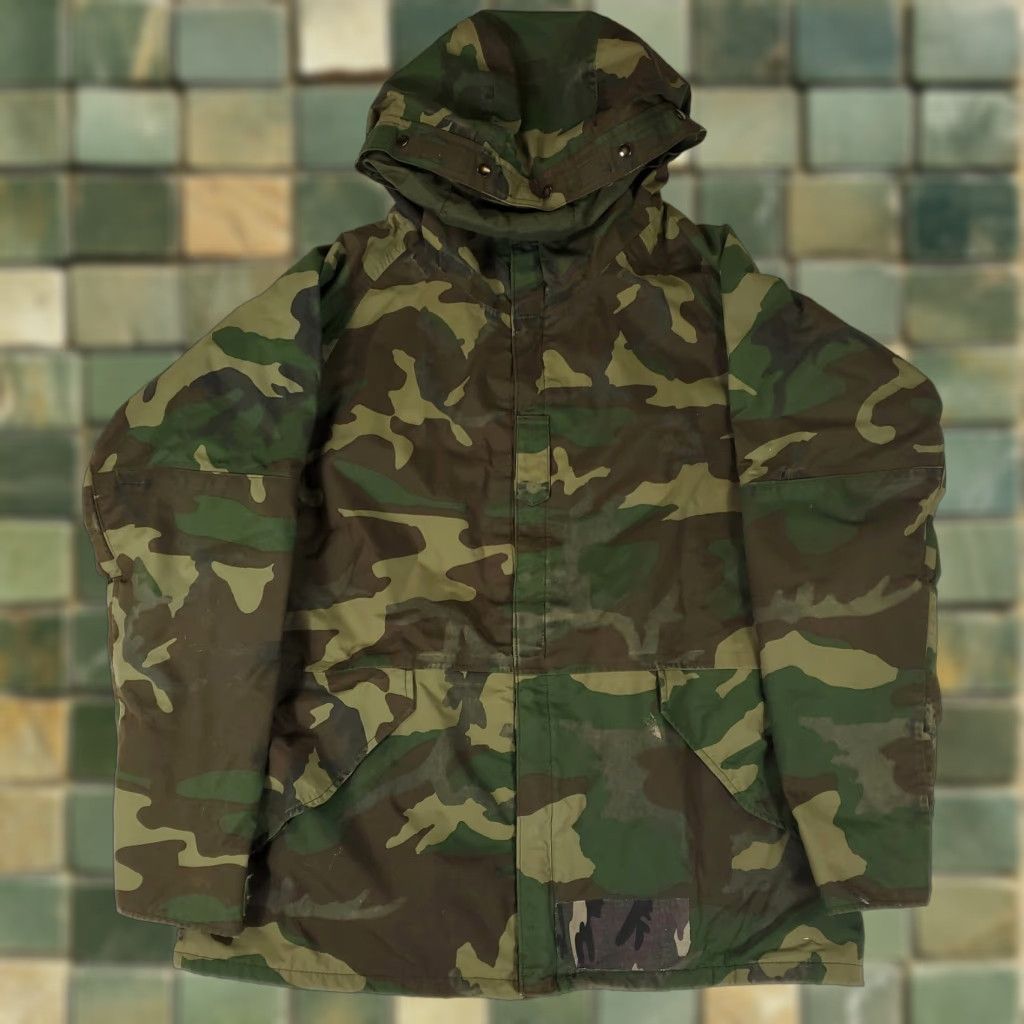 Vintage VINTAGE US Military Parka Jacket Cold Weather Woodland Camo Patched Mens L Long Size US L / EU 52-54 / 3 - 1 Thumbnail