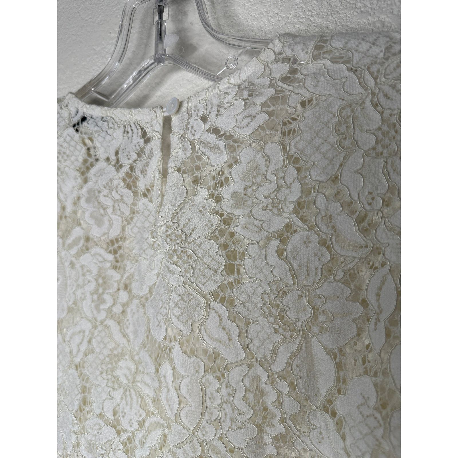 Club Monaco Club Monaco Ivory Lace Keyhole Back Scalloped Hem Blouse XS Size XS / US 0-2 / IT 36-38 - 9 Thumbnail