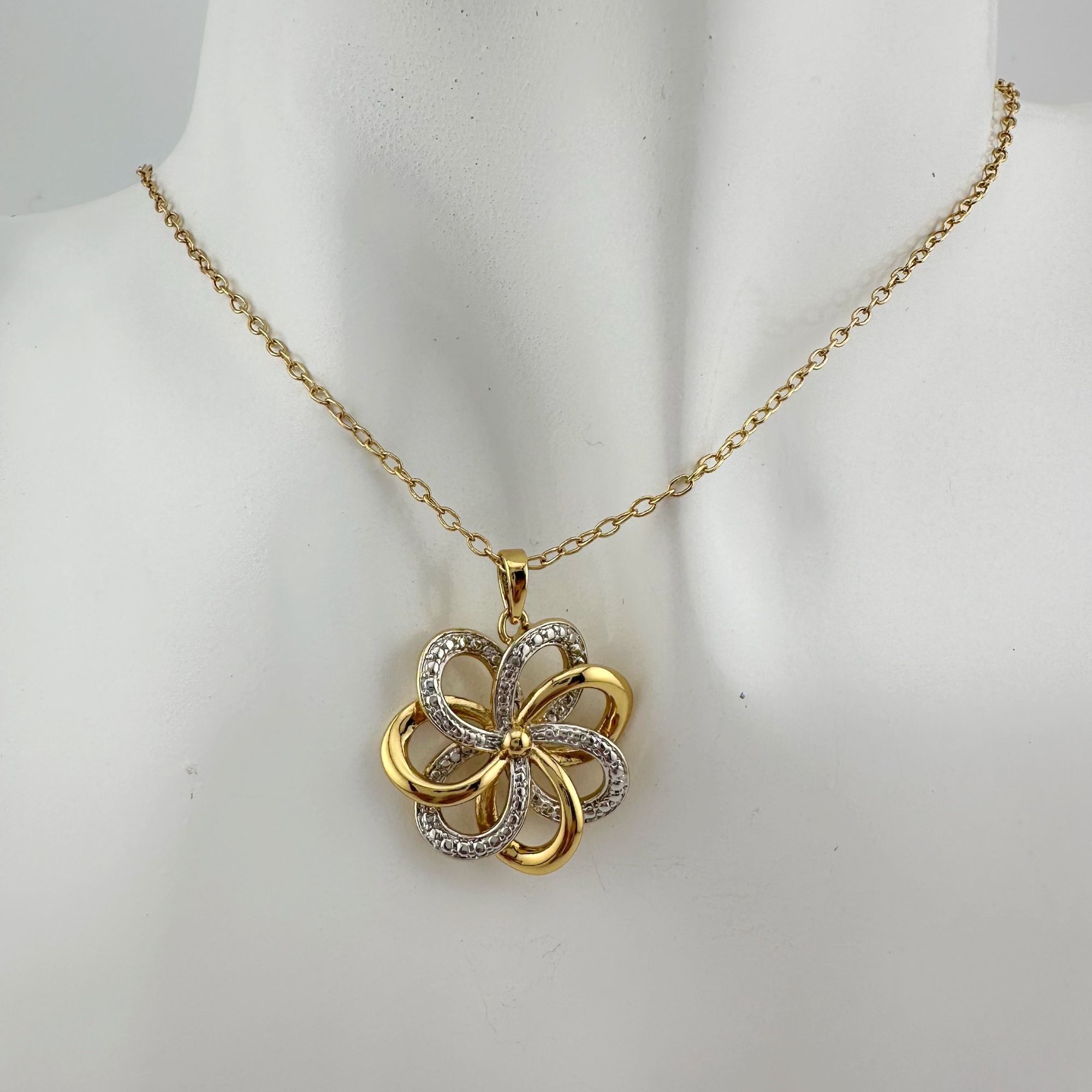 Other Pretty Two Tone Flower Pendant 22kt Gold Overlay Size ONE SIZE - 5 Thumbnail