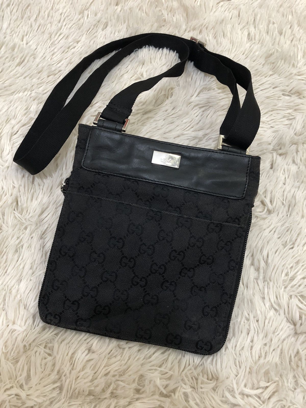 Gucci × Vintage Vintage Gucci Monogram Cross body Size ONE SIZE - 1 Thumbnail