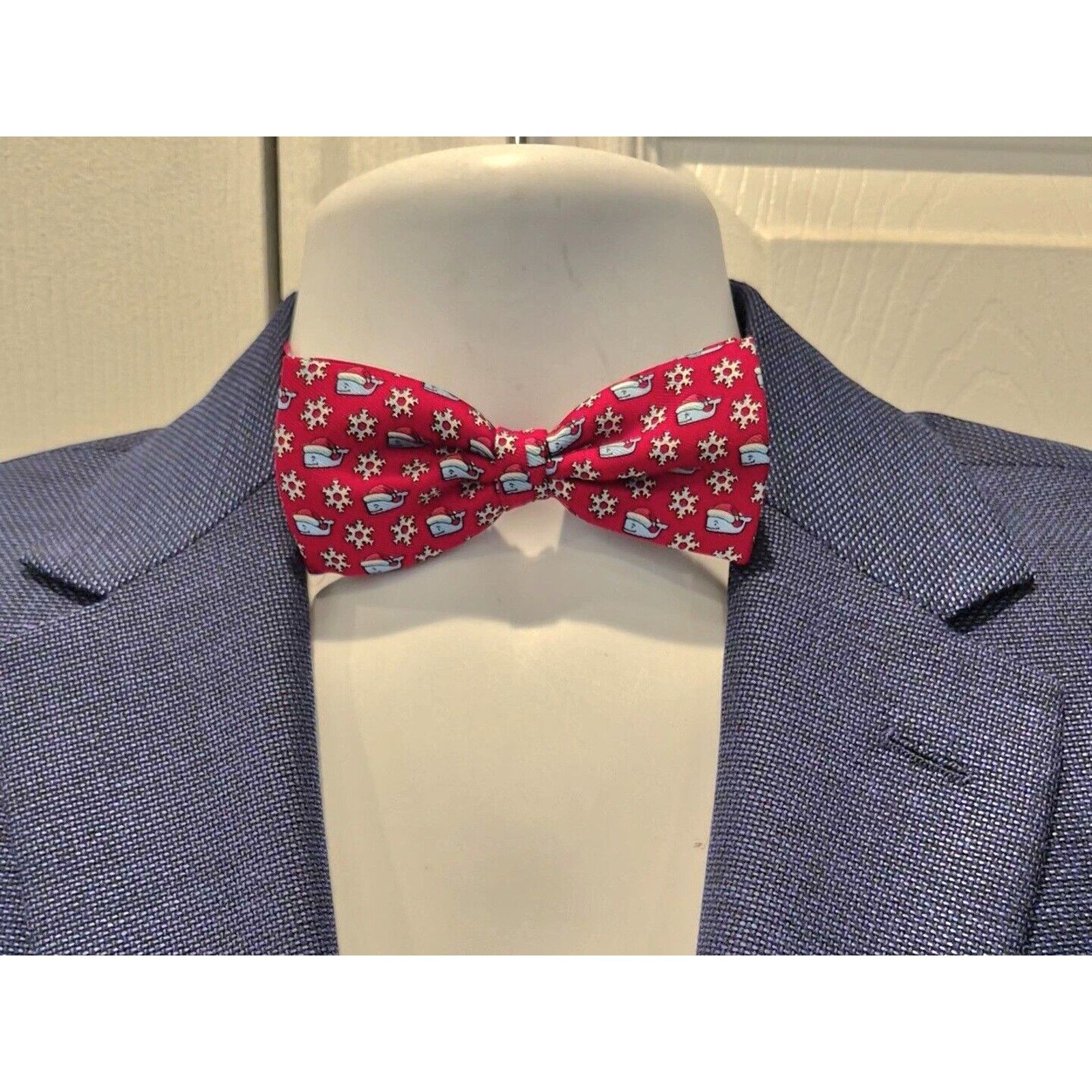 Vineyard Vines Vineyard Vines Bow Tie Silk Geometric Whale Christmas Red Size ONE SIZE - 1 Thumbnail