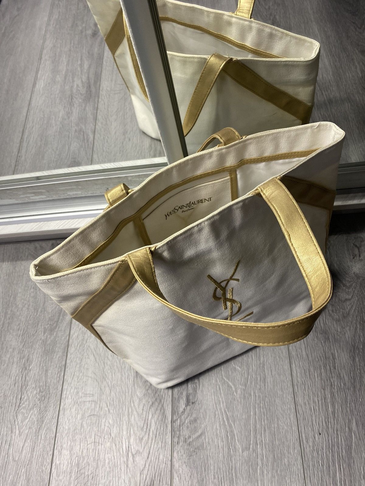 Yves Saint Laurent Yves Saint Laurent YSL Logo Lacquered Tote Shopper Hand Bag Size ONE SIZE - 16 Thumbnail