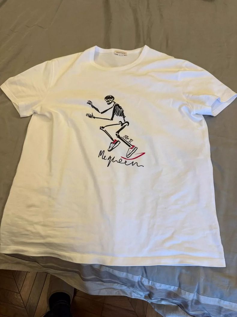 Alexander McQueen Alexander McQUEEN T-shirt, size XL, made in Italy. With a c Size US XL / EU 56 / 4 - 1 Thumbnail