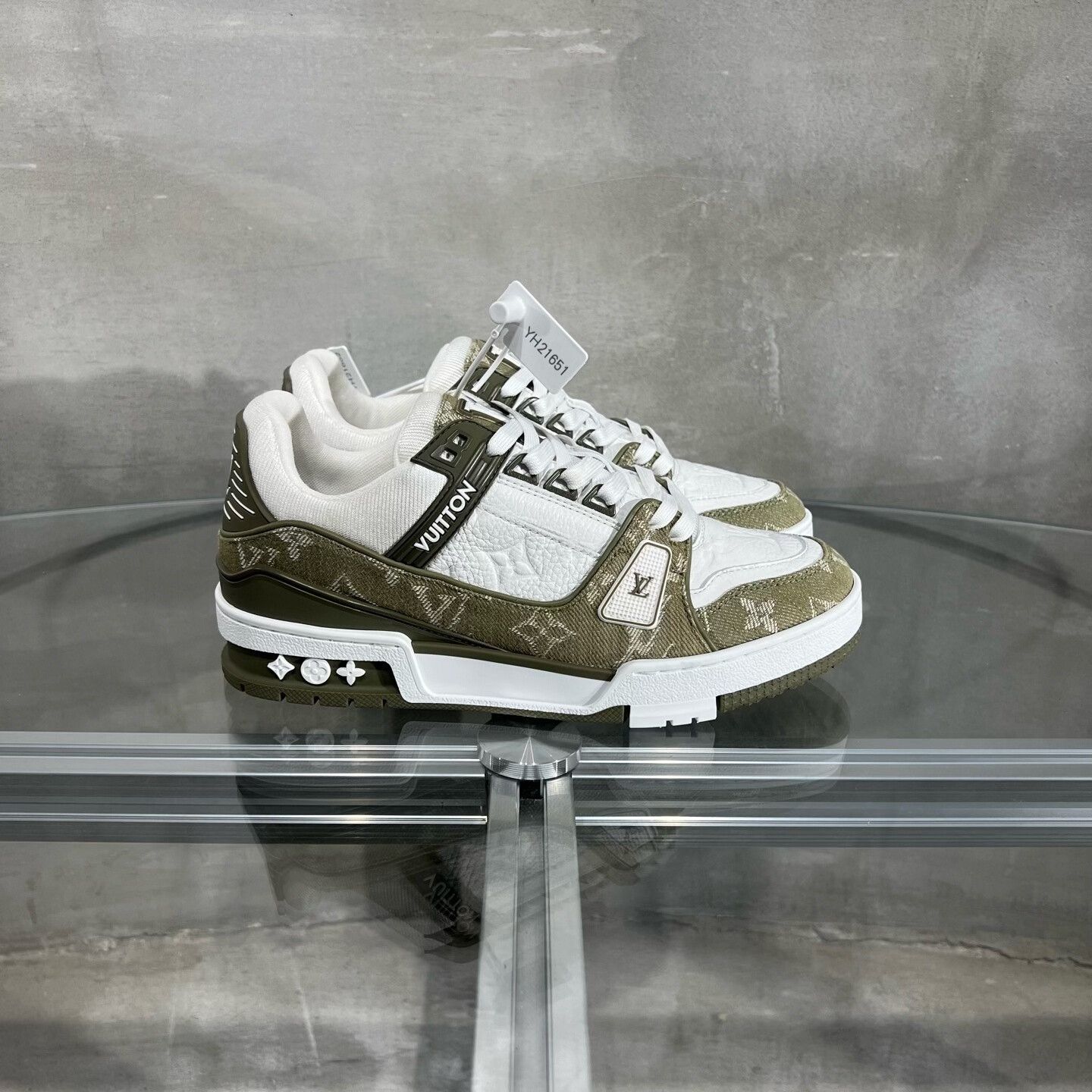 Louis Vuitton louis vuitton lv trainer 25 white green Size US 5.5 / EU 38 - 4 Thumbnail