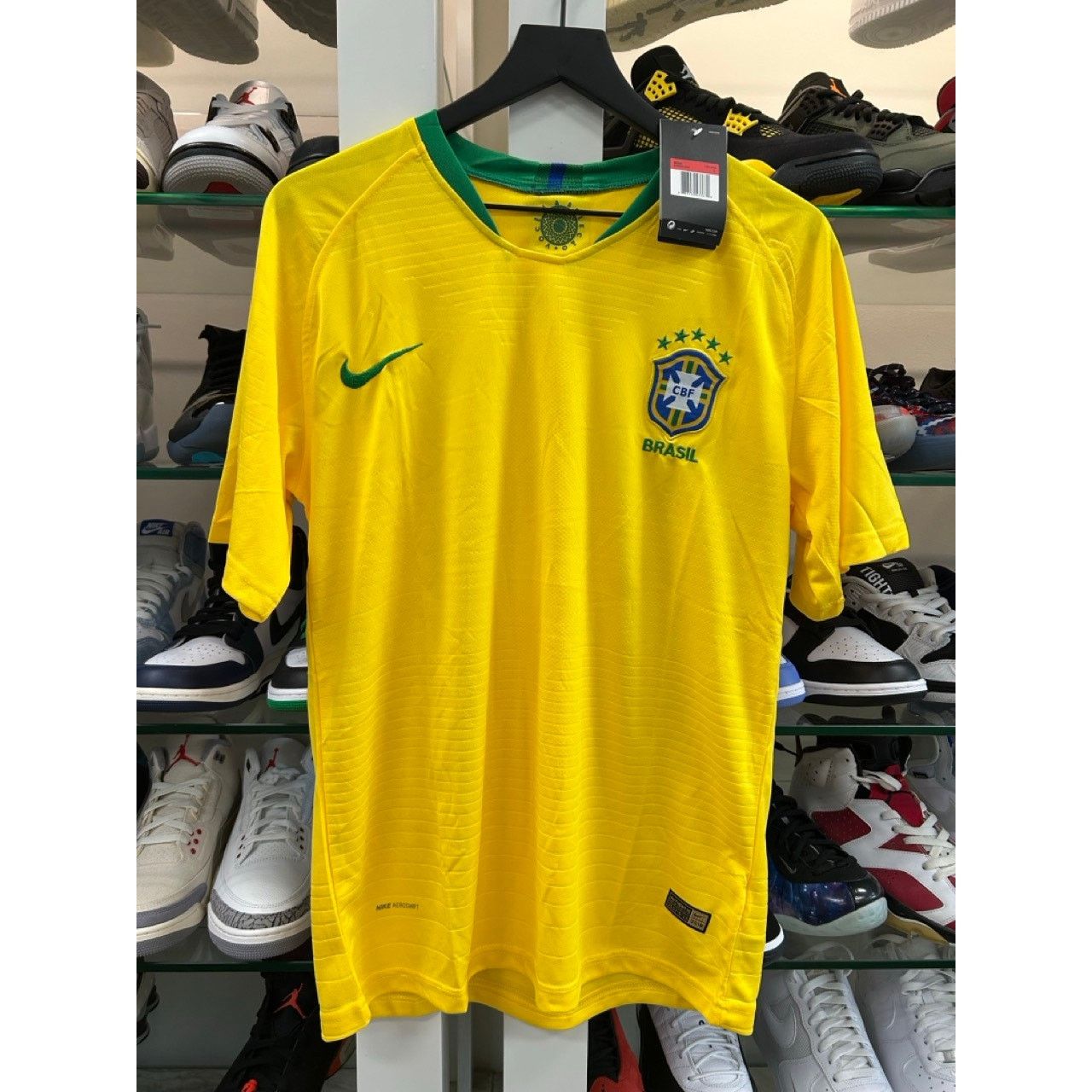 Nike Nike 2018 Brazil national football soccer jersey Size L B16 Size US L / EU 52-54 / 3 - 1 Thumbnail