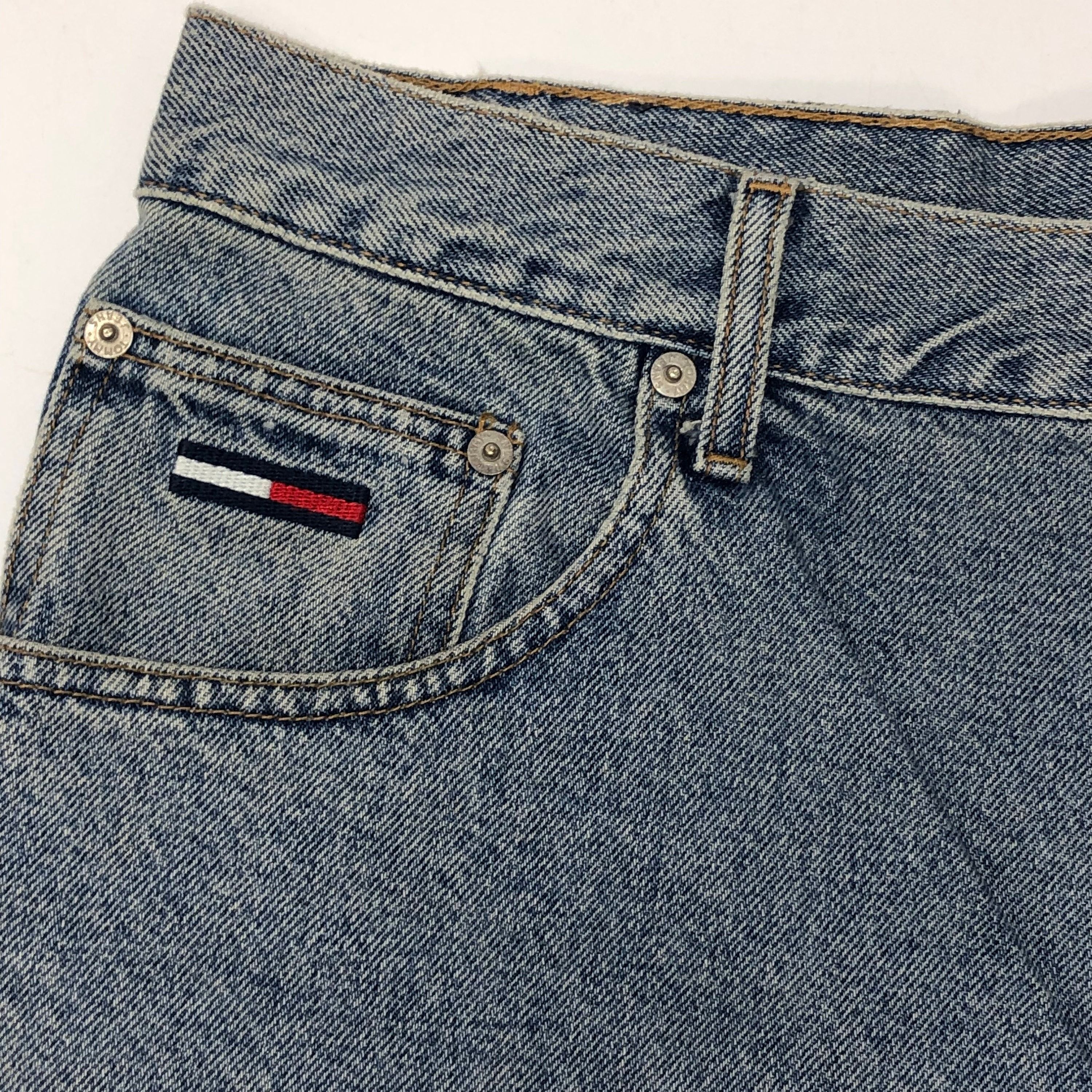 Tommy Hilfiger 90's SPELL OUT Blue Jeans DEMIN FLAG Logo HIP HOP Shorts Size US 40 / EU 56 - 2 Thumbnail
