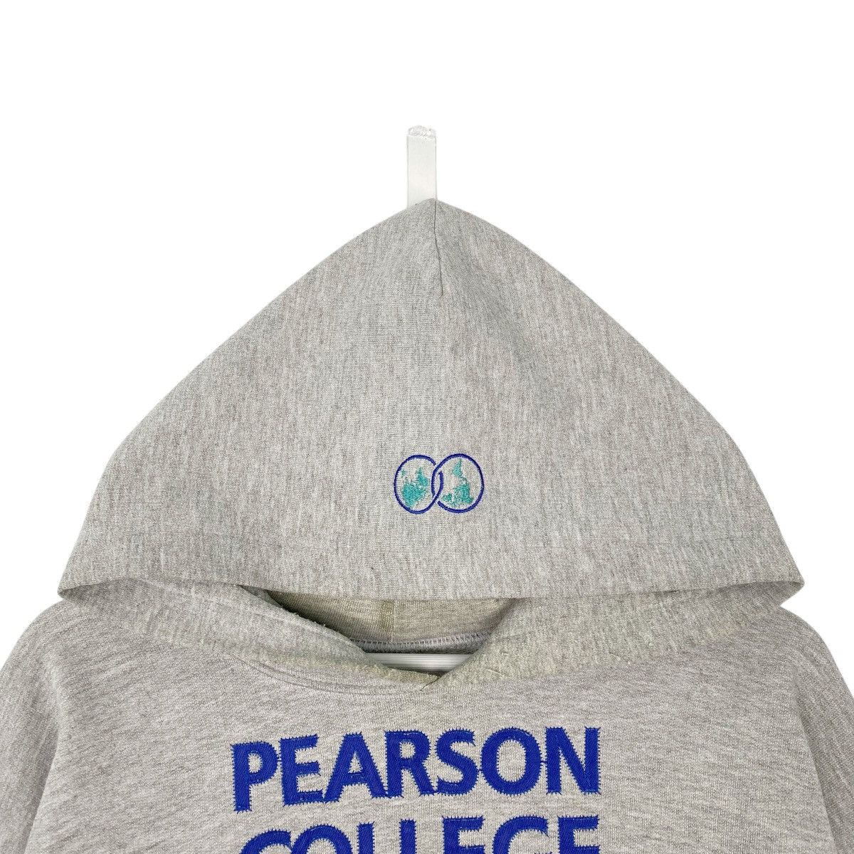 Vintage Vintage Pearson College Hoodie Grey Big Logo Pullover Size M Size US M / EU 48-50 / 2 - 6 Thumbnail