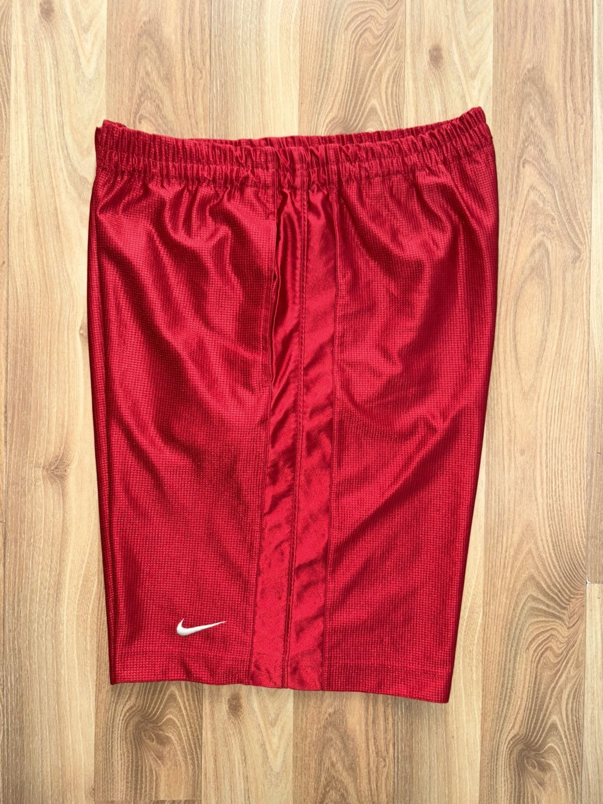 Nike Vintage Nike Mesh Basketball Shorts Red Y2K Baggy 2007 Size US 33 - 1 Thumbnail