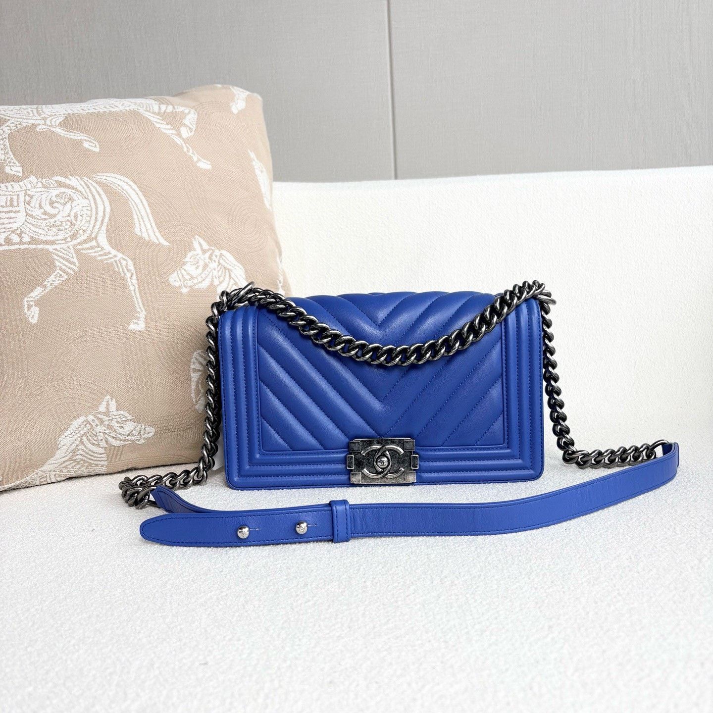 Chanel Pre-loved Bag Very good condition Size ONE SIZE - 1 Thumbnail