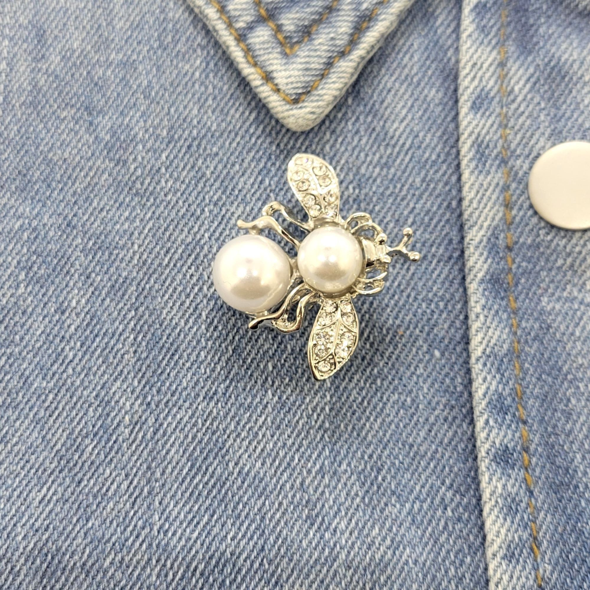 Other Bee-Shaped Rhinestone & Pearl Brooch - Elegant Silver-Tone J Size ONE SIZE - 2 Thumbnail