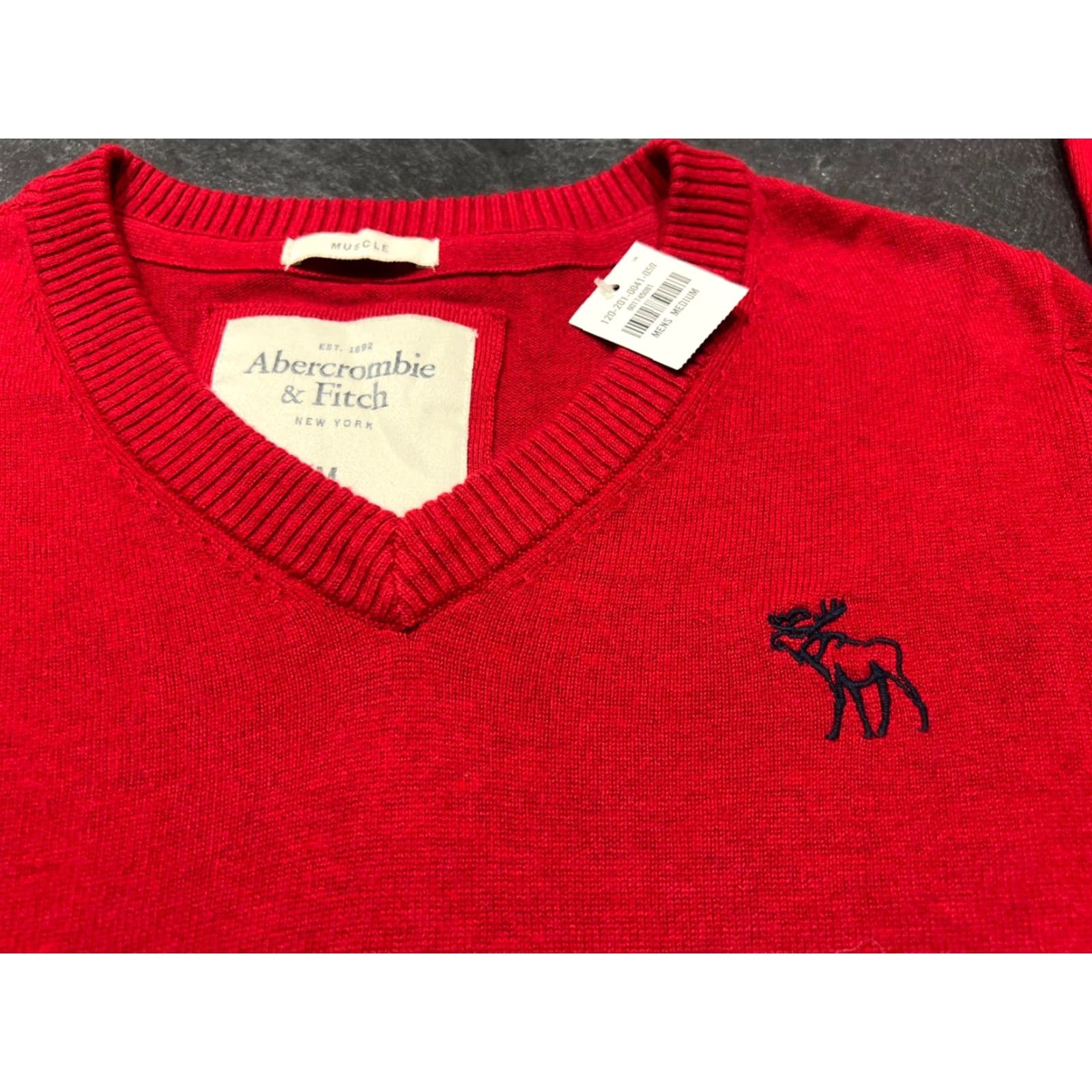 Abercrombie & Fitch Abercrombie & Fitch Sweater Men’s Medium M Muscle Red V-neck Size US M / EU 48-50 / 2 - 6 Thumbnail