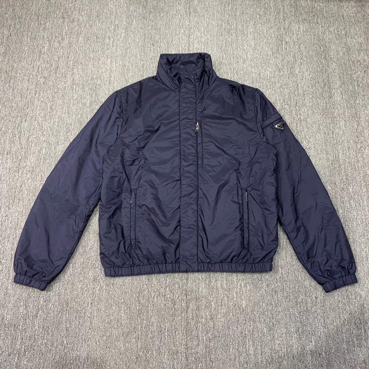 Prada Prada navy triangle logo puffer jacket 52 Size US L / EU 52-54 / 3 - 1 Thumbnail