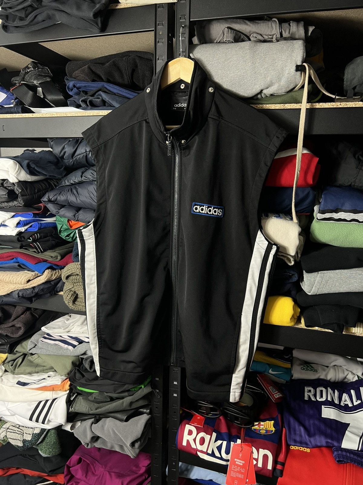 Adidas Vintage Adidas Vest Black Three Stripes Big Logo Size M Size US M / EU 48-50 / 2 - 7 Thumbnail