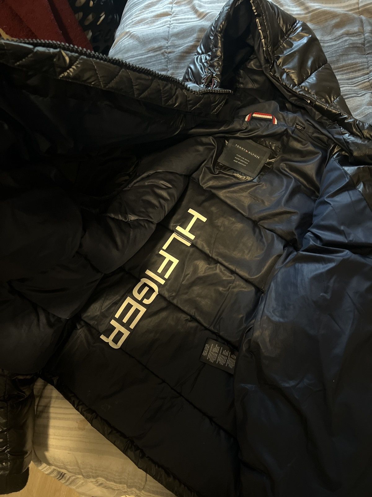 Tommy Hilfiger Tommy Hilfiger XL Black Glossy Puffer Jacket Size US XL / EU 56 / 4 - 3 Thumbnail