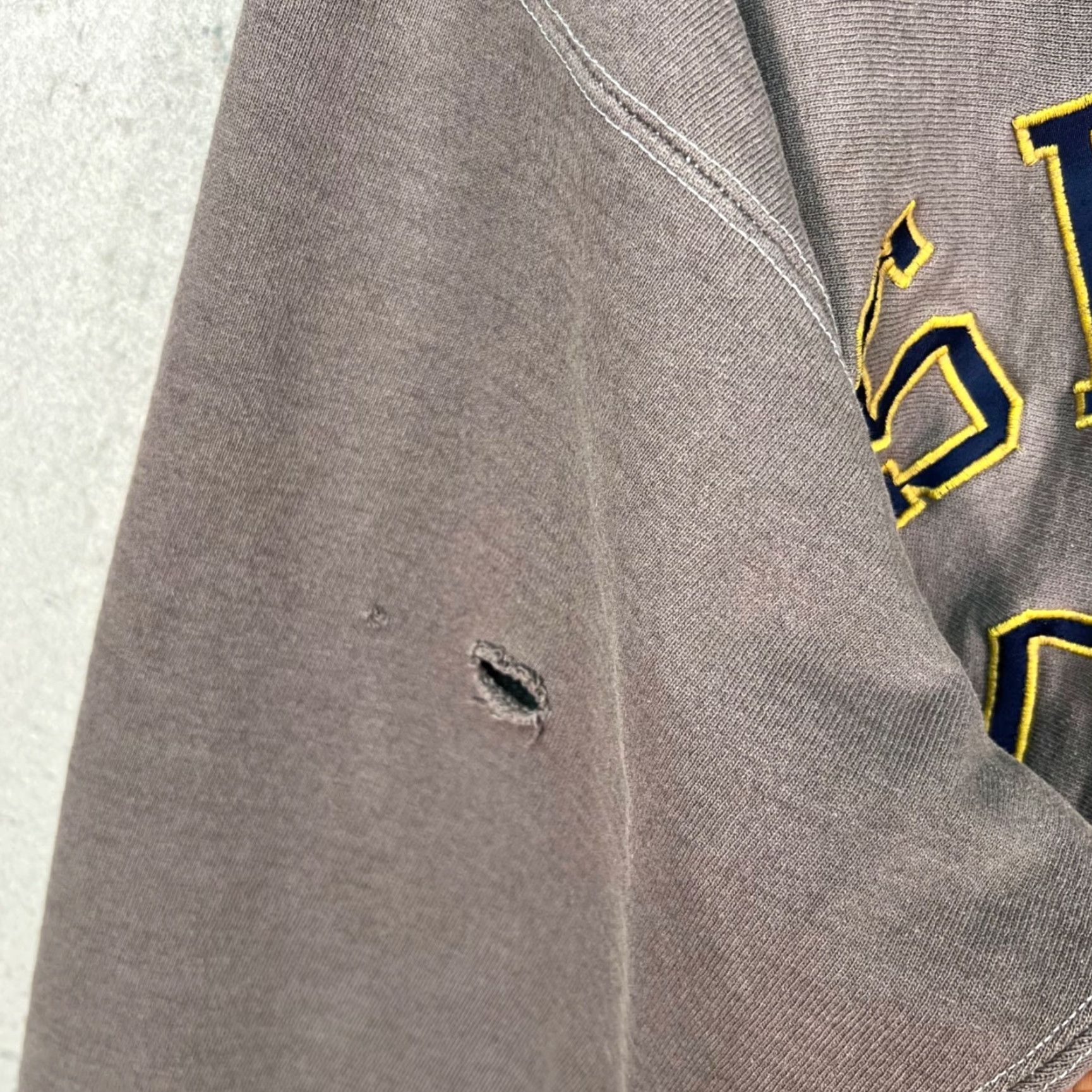 Champion VINTAGE Champion Reverse Weave Sweatshirt Large Mens 80s Gray Crewneck Pullover Sweatshirt 7/10 Stains Distressing 80s Theme Winter Spring Fall Size US L / EU 52-54 / 3 - 7 Thumbnail