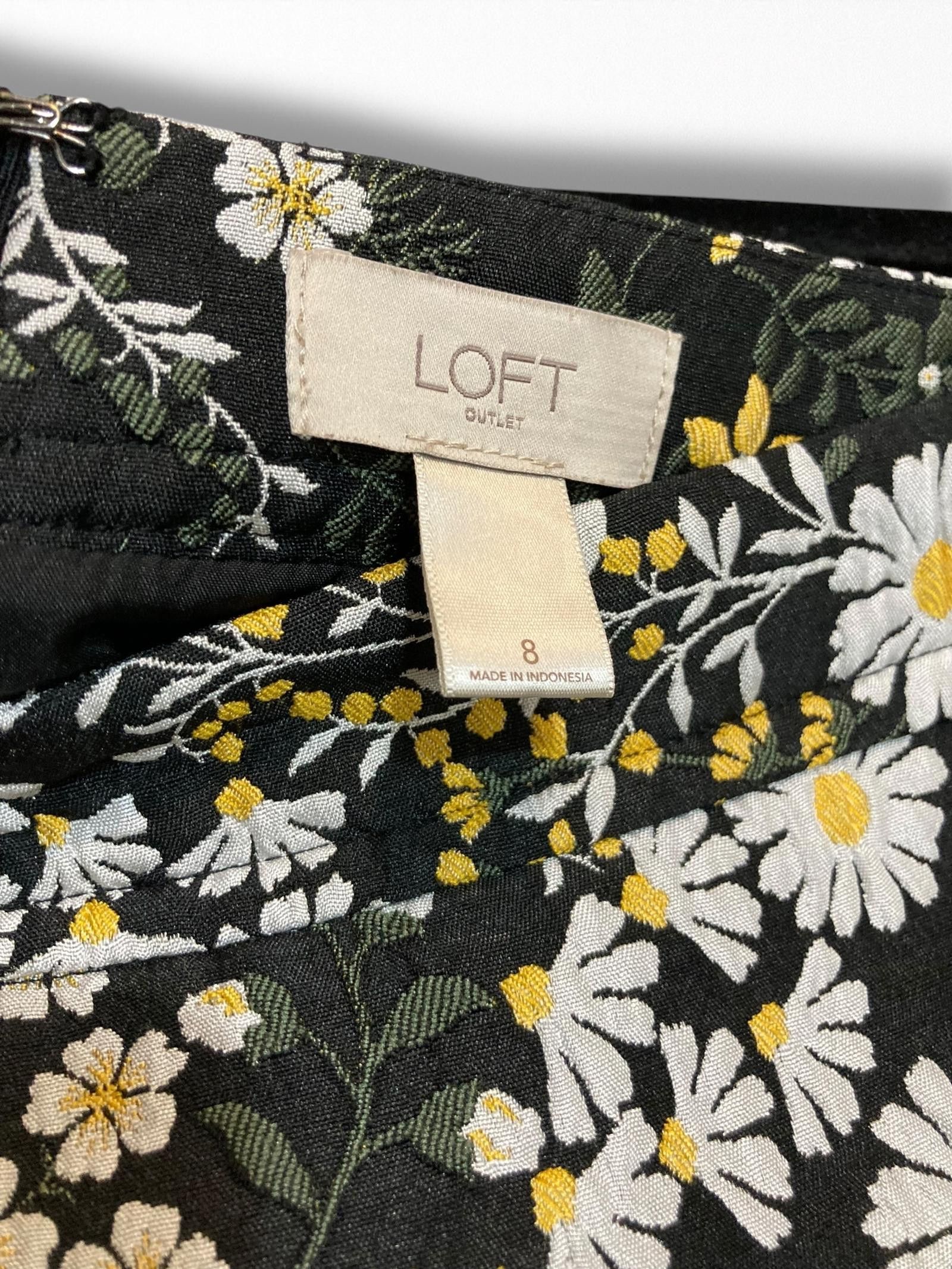 Designer Floral Print A-Line Skirt in Dark Green Size 30" / US 8 / IT 44 - 5 Thumbnail